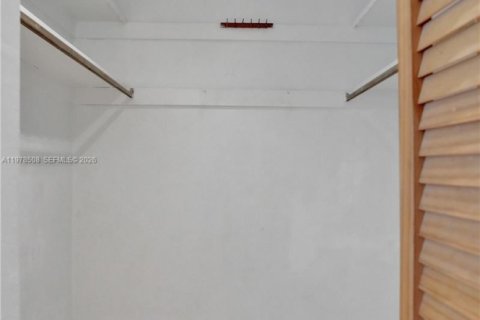 Condo in Miami, Florida, 1 bedroom  № 2044399 - photo 21