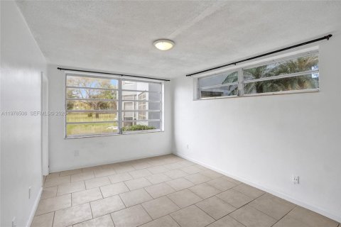 Condo in Miami, Florida, 1 bedroom  № 2044399 - photo 19