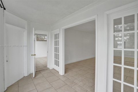 Condo in Miami, Florida, 1 bedroom  № 2044399 - photo 15