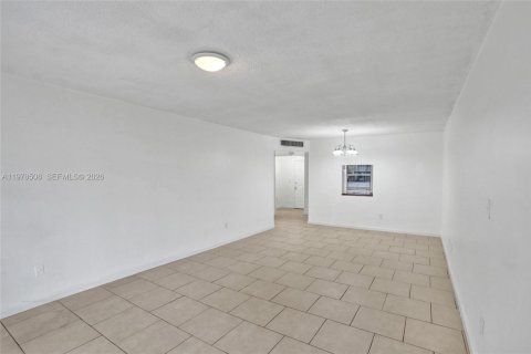 Condo in Miami, Florida, 1 bedroom  № 2044399 - photo 12