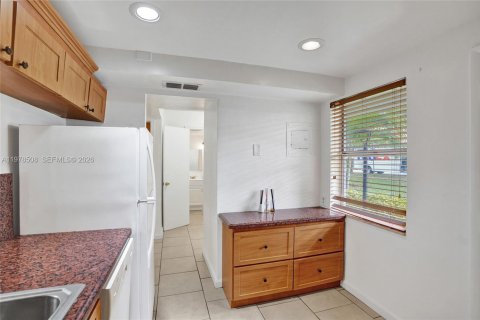 Condo in Miami, Florida, 1 bedroom  № 2044399 - photo 7