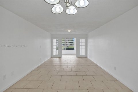Condo in Miami, Florida, 1 bedroom  № 2044399 - photo 10