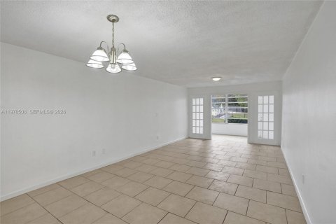 Condo in Miami, Florida, 1 bedroom  № 2044399 - photo 9