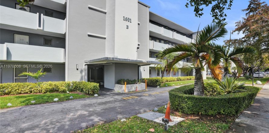 Condo in Miami, Florida, 1 bedroom  № 2044399