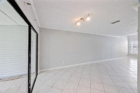 Touwnhouse à vendre à Tampa, Floride: 2 chambres, 127.83 m2 № 1904916 - photo 8