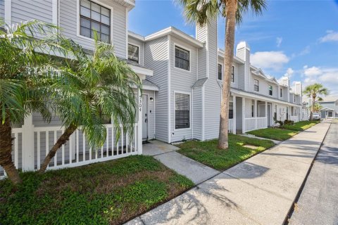 Touwnhouse à vendre à Tampa, Floride: 2 chambres, 127.83 m2 № 1904916 - photo 2