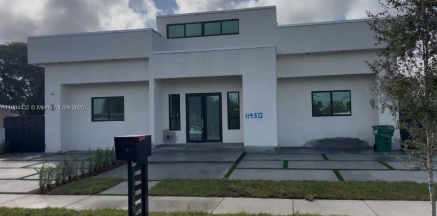 Дом в Майами, Флорида 4 спальни № 1967810