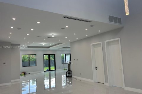 Снять в аренду виллу или дом в Майами, Флорида 4 спальни, № 1967810 - фото 4
