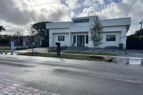 Снять в аренду виллу или дом в Майами, Флорида 4 спальни, № 1967810 - фото 2