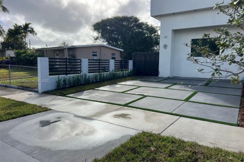 Снять в аренду виллу или дом в Майами, Флорида 4 спальни, № 1967810 - фото 3