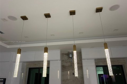 Снять в аренду виллу или дом в Майами, Флорида 4 спальни, № 1967810 - фото 6