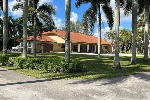 Дом в Майами, Флорида 7 спален, 403.47м2 № 1996218