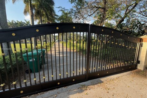 Купить виллу или дом в Майами, Флорида 7 спален, 403.47м2, № 1996218 - фото 4