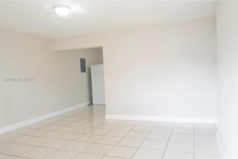 Villa ou maison à louer à Homestead, Floride: 2 chambres, 147.99 m2 № 1986858 - photo 2