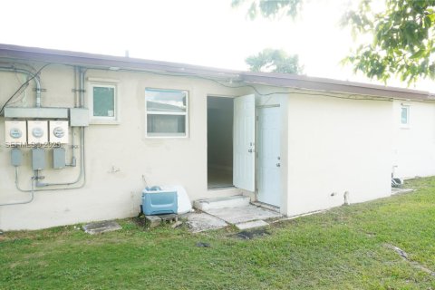 Villa ou maison à louer à Homestead, Floride: 2 chambres, 147.99 m2 № 1986858 - photo 9