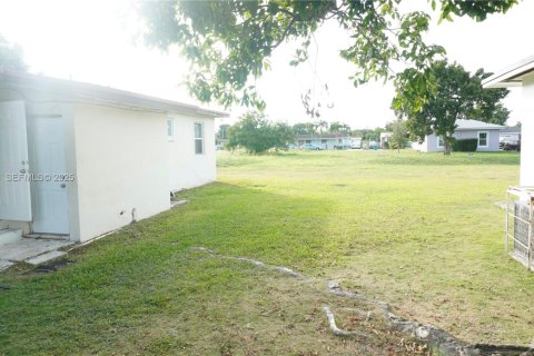 Villa ou maison à louer à Homestead, Floride: 2 chambres, 147.99 m2 № 1986858 - photo 10