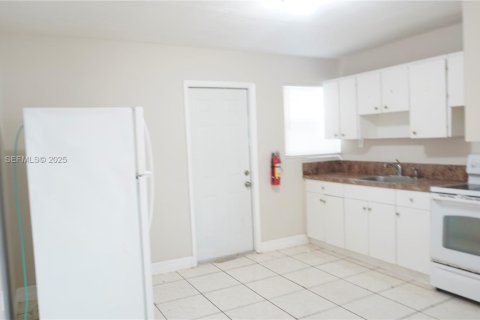 Villa ou maison à louer à Homestead, Floride: 2 chambres, 147.99 m2 № 1986858 - photo 3