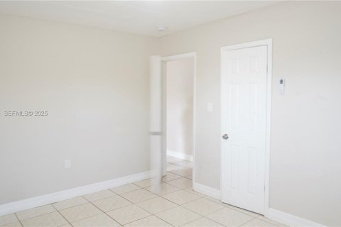 Villa ou maison à louer à Homestead, Floride: 2 chambres, 147.99 m2 № 1986858 - photo 8