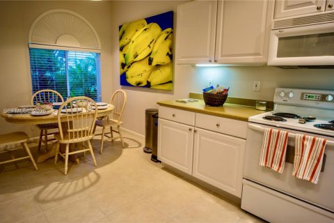 Villa ou maison à vendre à Pompano Beach, Floride: 3 chambres, 230.12 m2 № 2024285 - photo 13