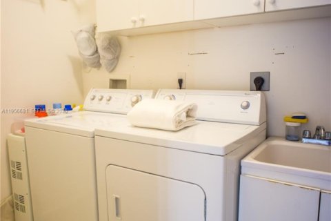 Villa ou maison à vendre à Pompano Beach, Floride: 3 chambres, 230.12 m2 № 2024285 - photo 15