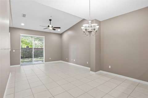 Condominio en Orlando, Florida, 3 dormitorios  № 2019698