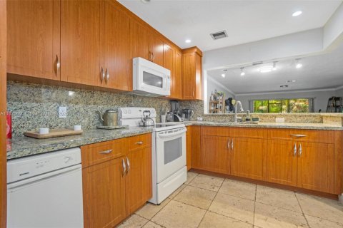 Adosado en venta en Doral, Florida, 2 dormitorios, 151.43 m2 № 1794099 - foto 16