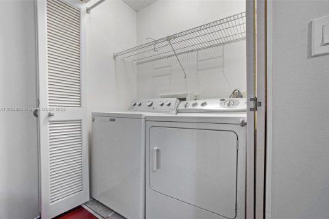 Adosado en venta en Doral, Florida, 2 dormitorios, 151.43 m2 № 1794099 - foto 28