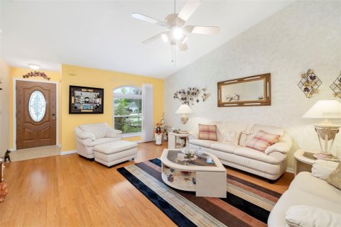 House in Sarasota, Florida 3 bedrooms, 135.64 sq.m. № 2208952 - photo 10