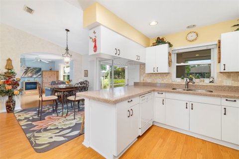 House in Sarasota, Florida 3 bedrooms, 135.64 sq.m. № 2208952 - photo 19