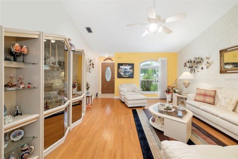 House in Sarasota, Florida 3 bedrooms, 135.64 sq.m. № 2208952 - photo 9