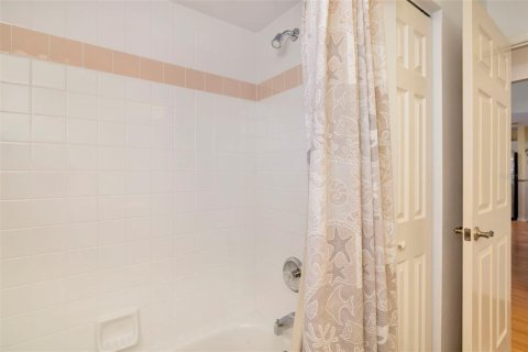 House in Sarasota, Florida 3 bedrooms, 135.64 sq.m. № 2208952 - photo 22