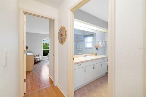 House in Sarasota, Florida 3 bedrooms, 135.64 sq.m. № 2208952 - photo 20