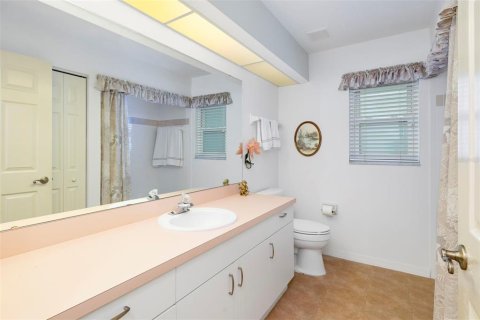 House in Sarasota, Florida 3 bedrooms, 135.64 sq.m. № 2208952 - photo 21
