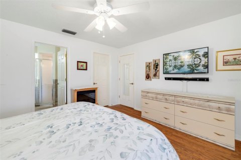 House in Sarasota, Florida 3 bedrooms, 135.64 sq.m. № 2208952 - photo 30