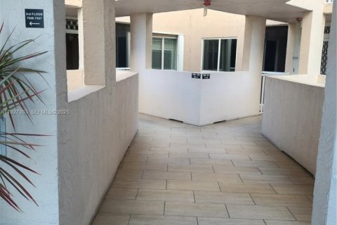 Copropriété à vendre à Tamarac, Floride: 3 chambres, 217.58 m2 № 1988203 - photo 6