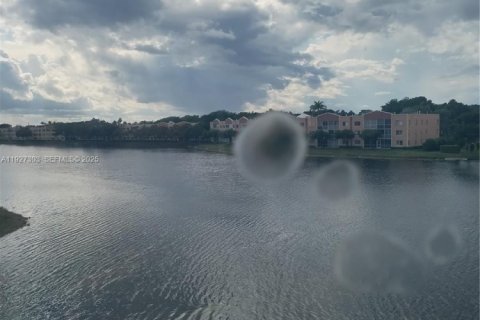 Copropriété à vendre à Tamarac, Floride: 3 chambres, 217.58 m2 № 1988203 - photo 3