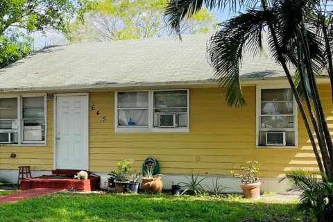 Commercial property in West Palm Beach, Florida 144.37 sq.m. № 909899 - photo 1