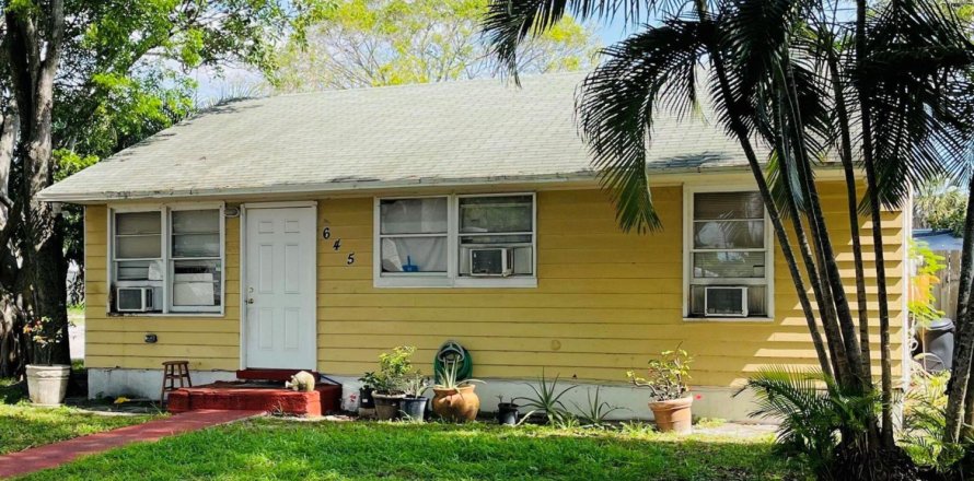 Commercial property in West Palm Beach, Florida 144.37 sq.m. № 909899