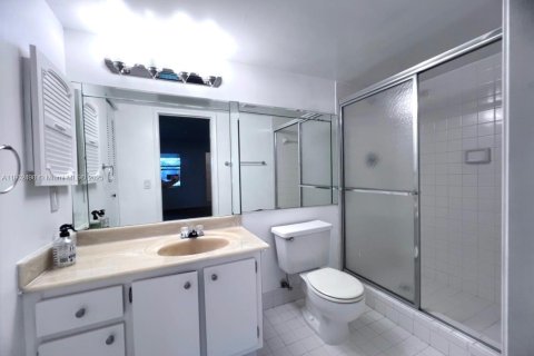 Condo in Pembroke Pines, Florida, 2 bedrooms  № 1953880 - photo 15