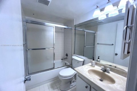 Condo in Pembroke Pines, Florida, 2 bedrooms  № 1953880 - photo 9