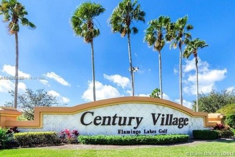 Condo in Pembroke Pines, Florida, 2 bedrooms  № 1953880 - photo 1