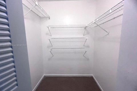 Condo in Pembroke Pines, Florida, 2 bedrooms  № 1953880 - photo 14