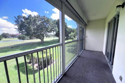 Condo in Pembroke Pines, Florida, 2 bedrooms  № 1953880 - photo 3