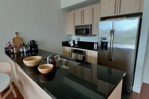 Condo in Miami, Florida, 1 bedroom  № 2046991 - photo 5