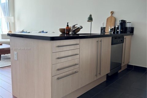 Condo in Miami, Florida, 1 bedroom  № 2046991 - photo 6