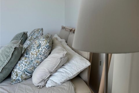 Condo in Miami, Florida, 1 bedroom  № 2046991 - photo 10