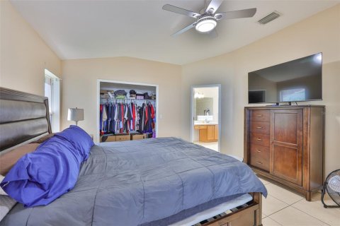 House in Valrico, Florida 3 bedrooms, 155.8 sq.m. № 1902448 - photo 29