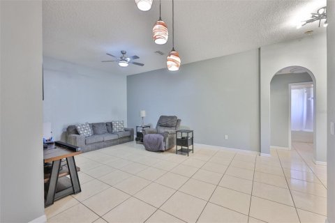 House in Valrico, Florida 3 bedrooms, 155.8 sq.m. № 1902448 - photo 8