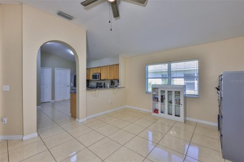 House in Valrico, Florida 3 bedrooms, 155.8 sq.m. № 1902448 - photo 11