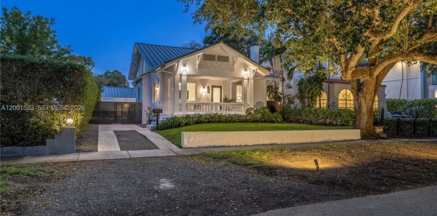 Villa ou maison à El Portal, Floride 5 chambres, 277.31 m2 № 2170254